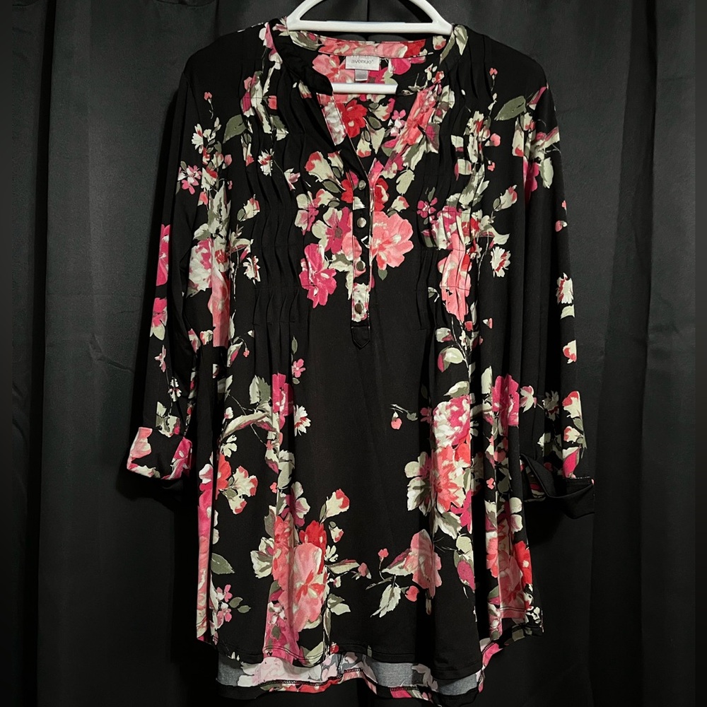 Black, flowered blouse. 3/4 sleeve, size 18/20